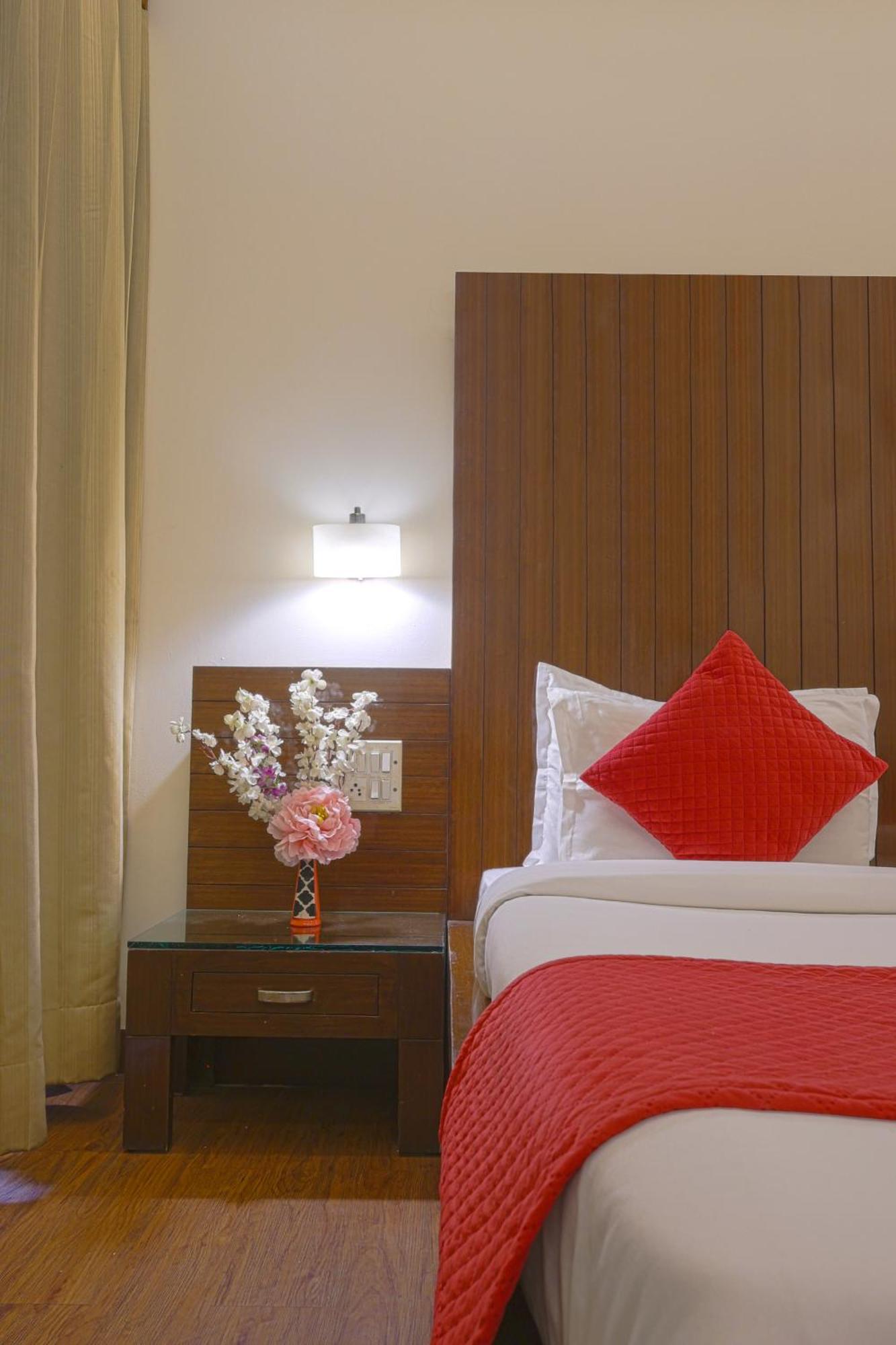 Hotel Haris Mg Road Gurugram Gurgaon Esterno foto