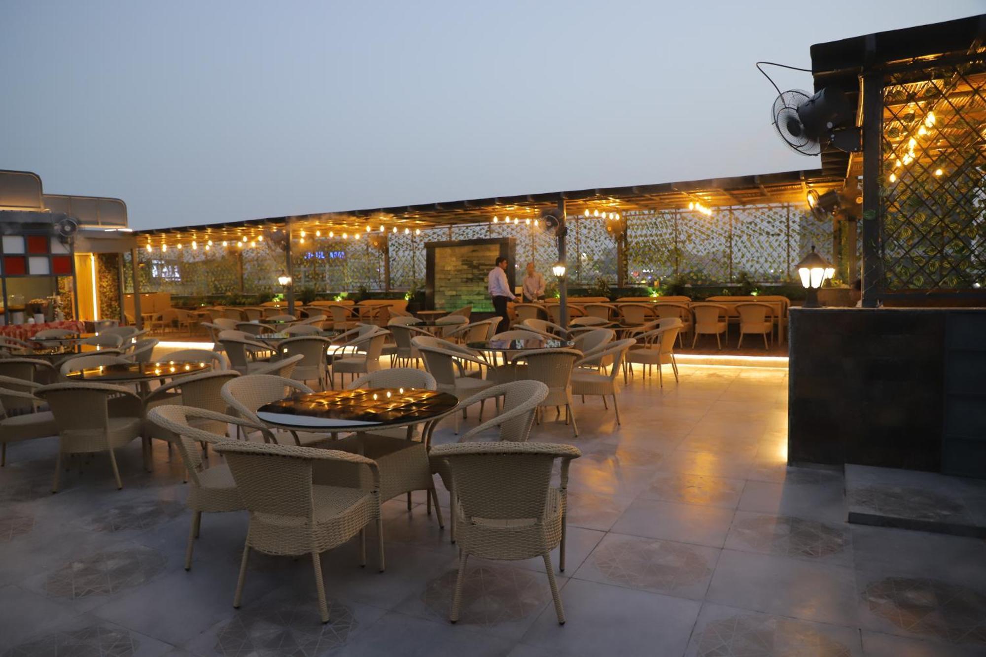Hotel Haris Mg Road Gurugram Gurgaon Esterno foto